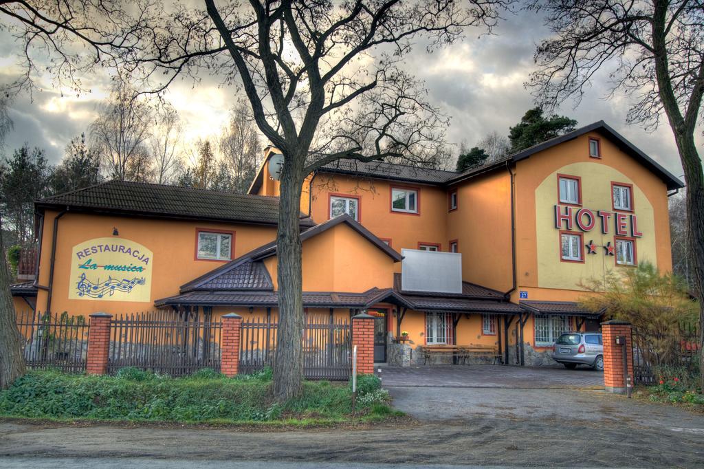 Hotel La-Musica Piaseczno  Bagian luar foto