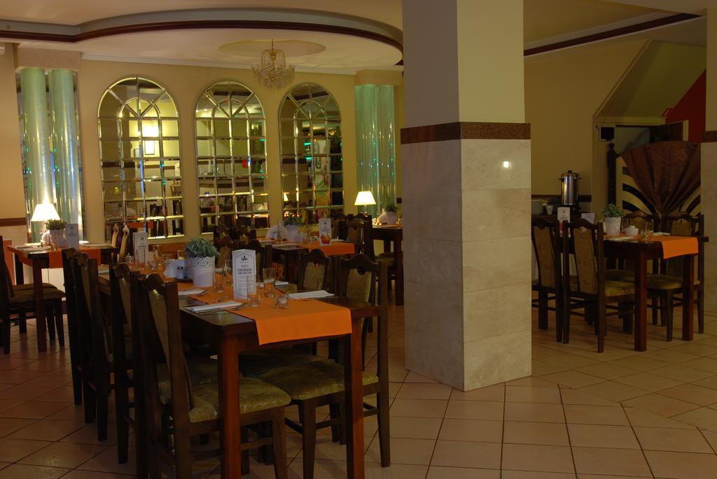 Hotel La-Musica Piaseczno  Bagian luar foto